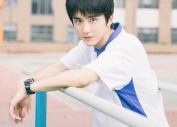 娱乐吃瓜美少女侯明昊,娱乐吃瓜界的青春偶像